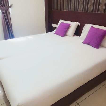 Remember Hotel Bukit Gambir Exterior photo